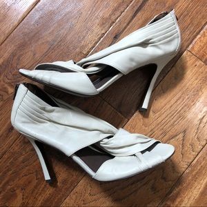 Vera Wang Lavender Buttery Off White Leather Zip Back Criss Cross Heels 9M